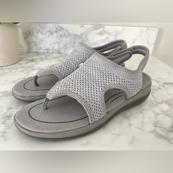 Unavailable Sandals Size 9
Gray planters fasciitis supportive - Picture 2 of 12